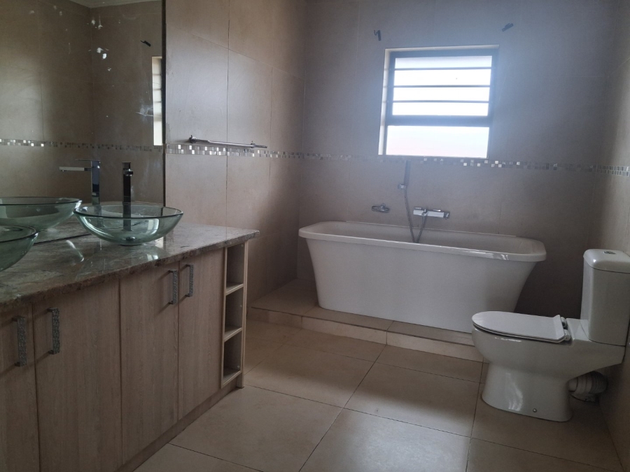 To Let 3 Bedroom Property for Rent in Hillside Free State